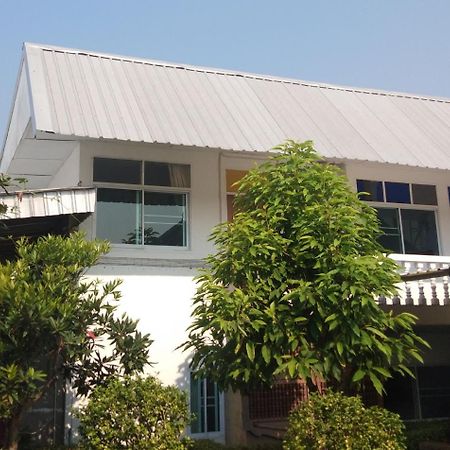 Zan Pla Nade Guesthouse Chiang Rai Buitenkant foto